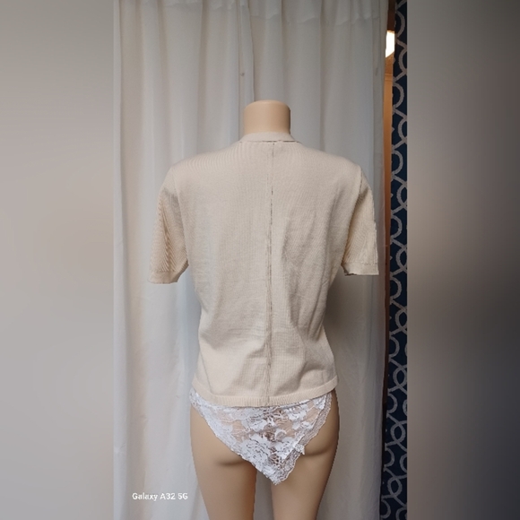 Women Cabi Campus Cream V-Neck Short Sleeve Top - Picture 3 of 13